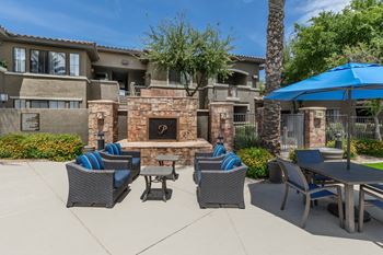 Outdoor firepit patio